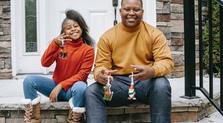 Kids_20on_20porch.jpg