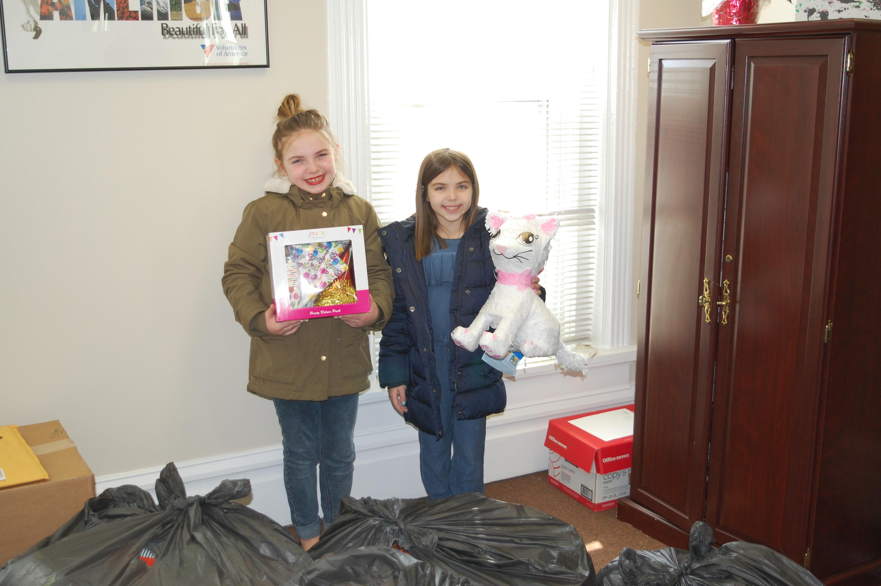 Columbus sisters give back to children in need by donating birthday party supplies. 